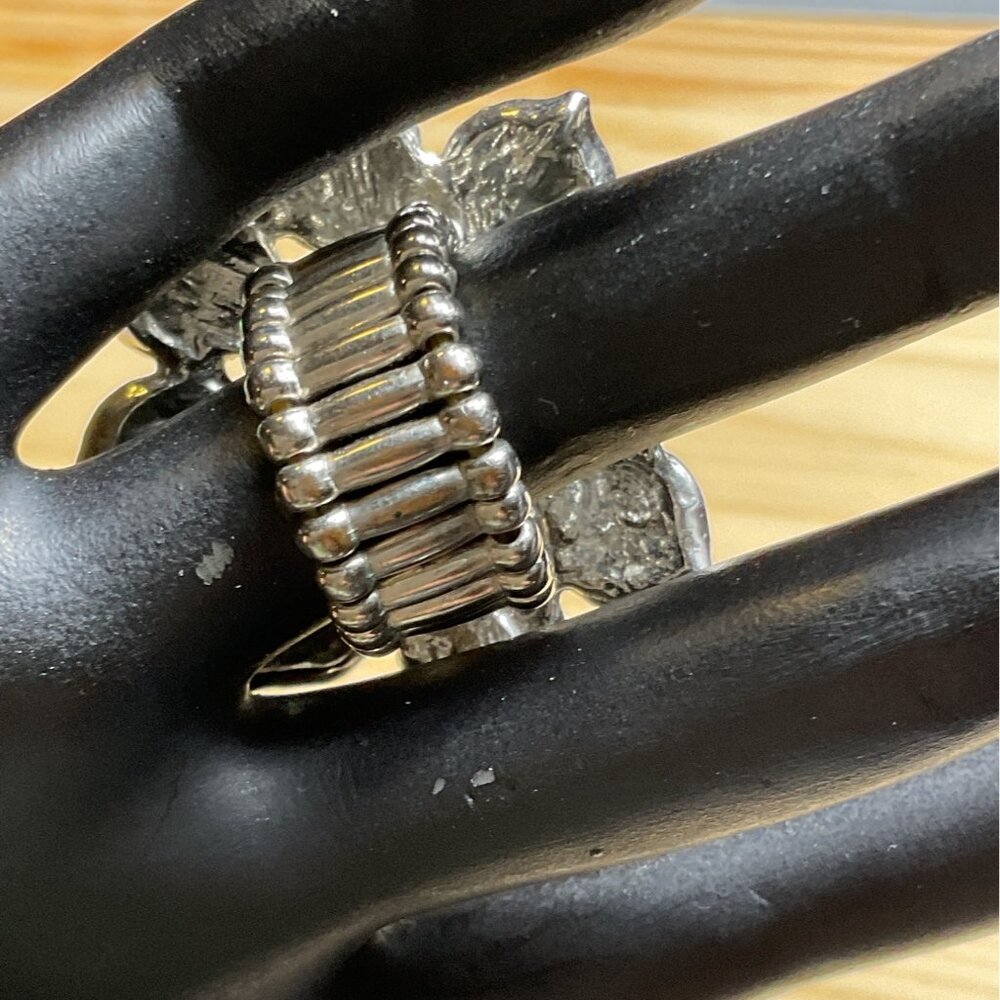 Large Statement Rhinestone Flower Stretch Ring - Picture 3 of 4